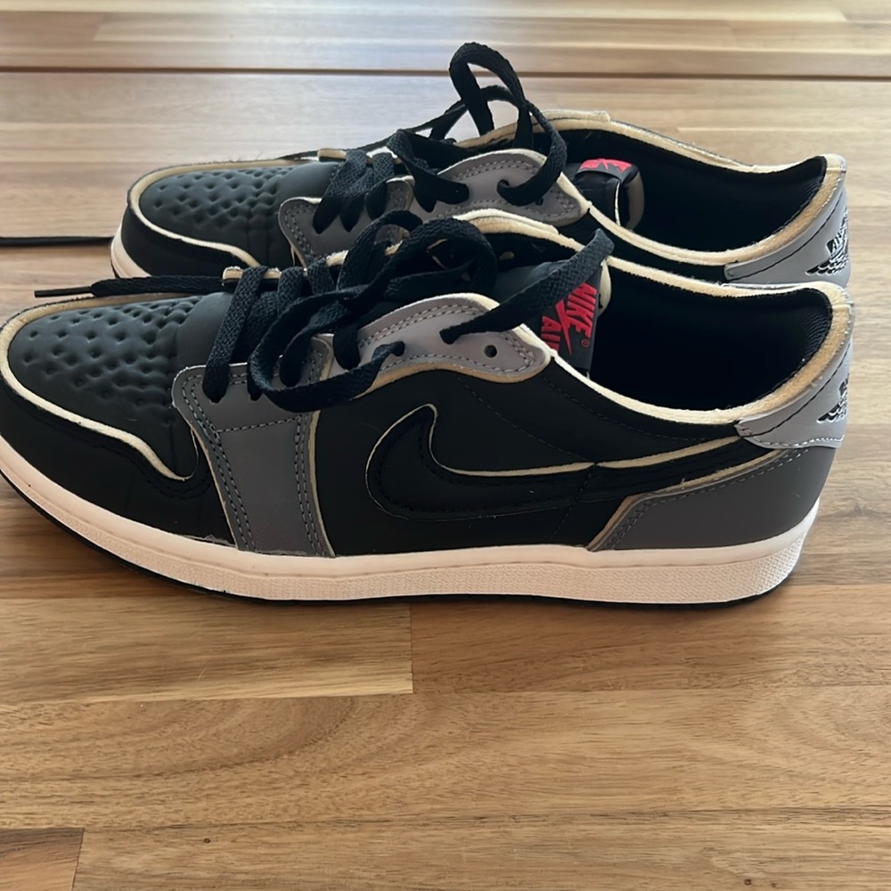 Men’s Nike Jordan lows size 9